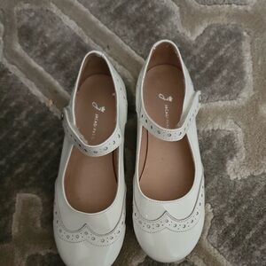 Jacadi Girl’s Flat Shoes~ size 30~ White~ Very lightly Used